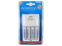Eneloop gyorst&ouml;lt&otilde; + 4db 2000 mAh (MQR02) gyorst&ouml;lt&otilde;